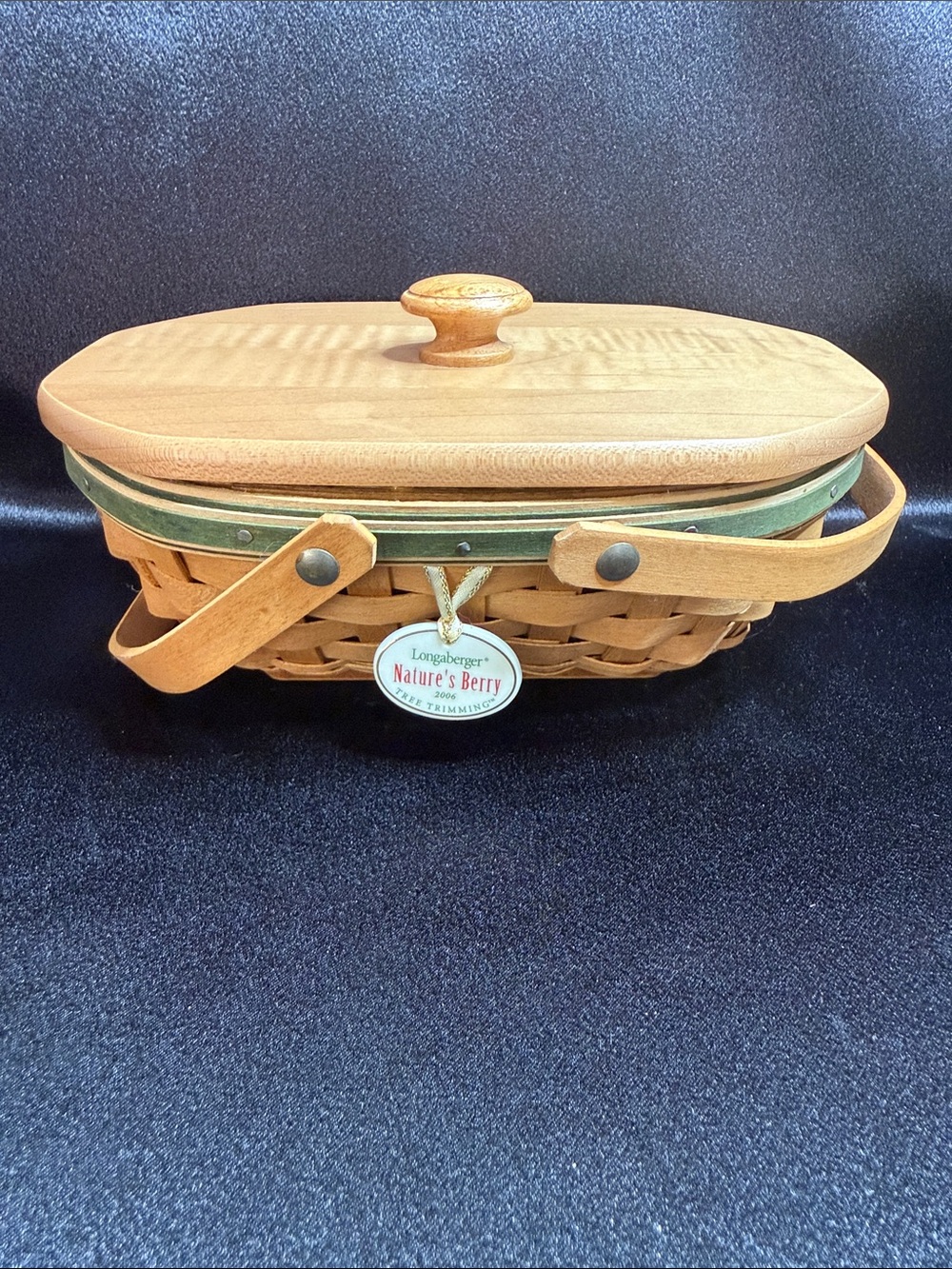 Tree Trimming Maple Basket with Lid